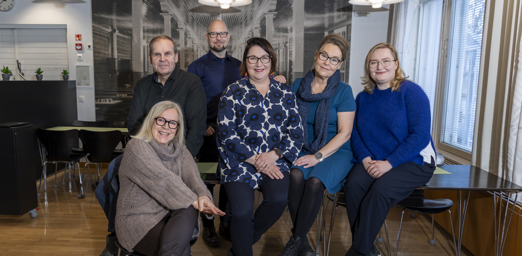 ryhmäkuva, joss koko Kokonaisturvallisuuden osaamiskeskus -hanketiimi